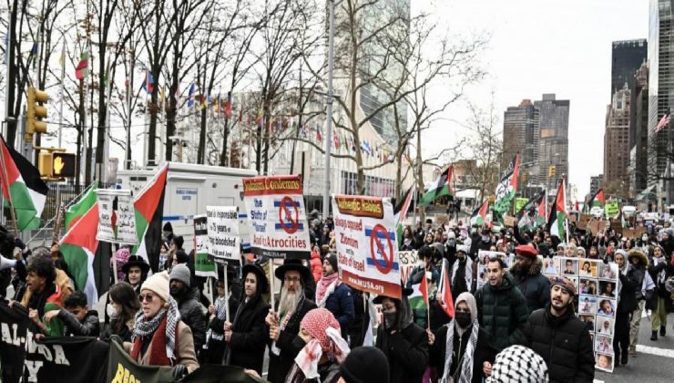 ABD’nin BM misyonu önünde Gazze’de ateşkes istenen tasarıyı veto etmesi protesto edildi