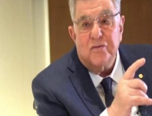 Atina’yı sarsan kelamlar: Erdoğan hepsini aldı gitti, biz aptallar memnunuz