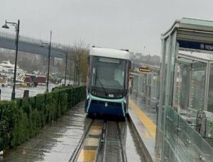 Eminönü-Alibeyköy tramvay seferlerindeki aksamaya yolculardan reaksiyon