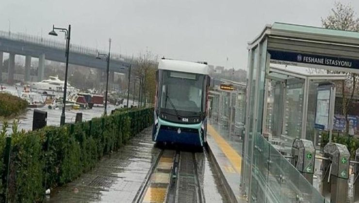 Eminönü-Alibeyköy tramvay seferlerindeki aksamaya yolculardan reaksiyon