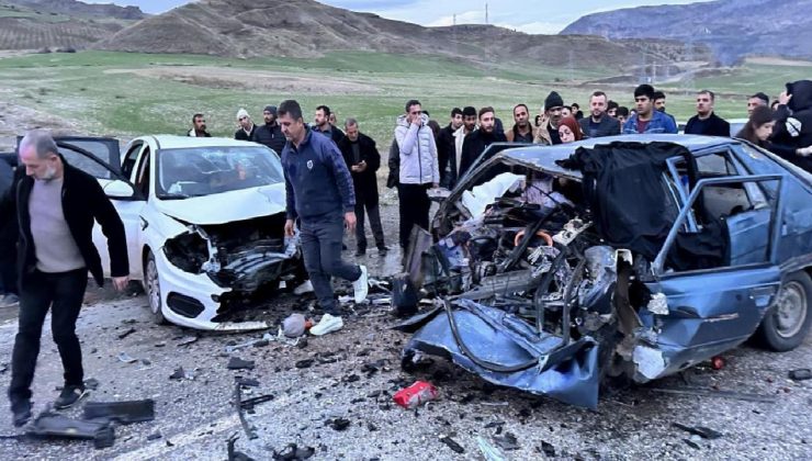 Feci kaza: iki araba çarpıştı: 3 meyyit, 3 yaralı