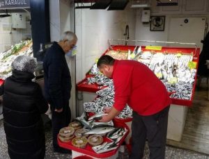 Lüfer tezgahlarda azalınca kilosu 750 TL’ye yükseldi