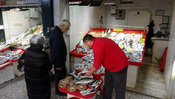 Lüfer tezgahlarda azalınca kilosu 750 TL’ye yükseldi