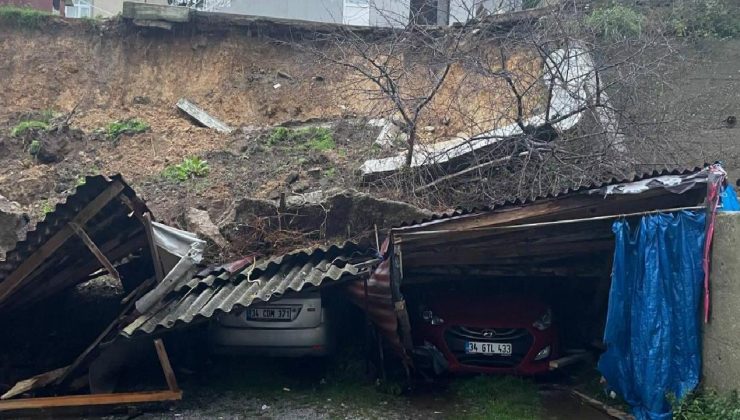 Sarıyer’de istinat duvarı araçların üzerine çöktü!
