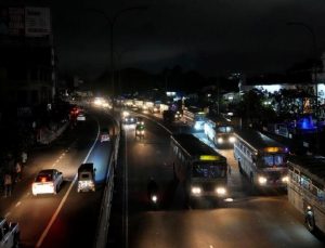 Sri Lanka genelinde saatlerdir elektrik kesintisi yaşanıyor