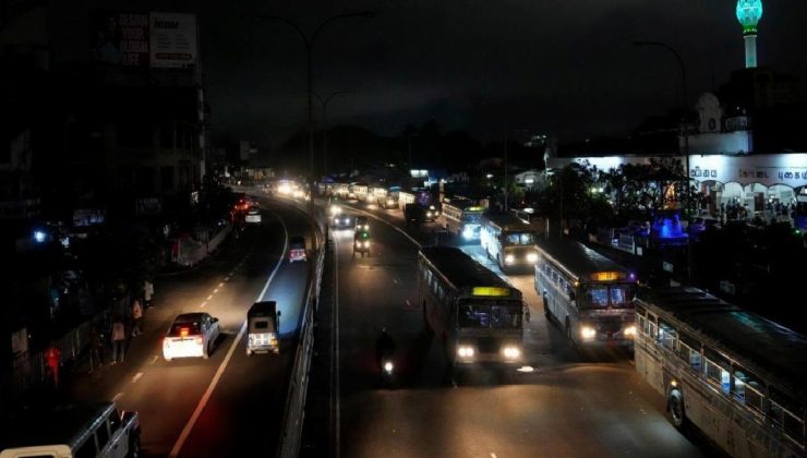 Sri Lanka genelinde saatlerdir elektrik kesintisi yaşanıyor