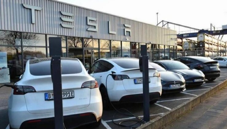 Tesla, milyonlarca arabası geri çağırıyor!