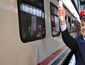 Turistik Doğu Ekspresi’ni uğurlayan Bakan Uraloğlu muştuyu verdi