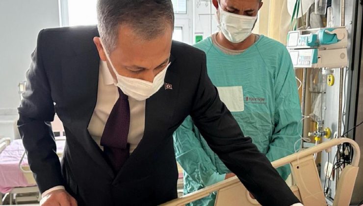 Bakan Yerlikaya köpeklerin parçaladığı Tunahan’ı ziyaret etti