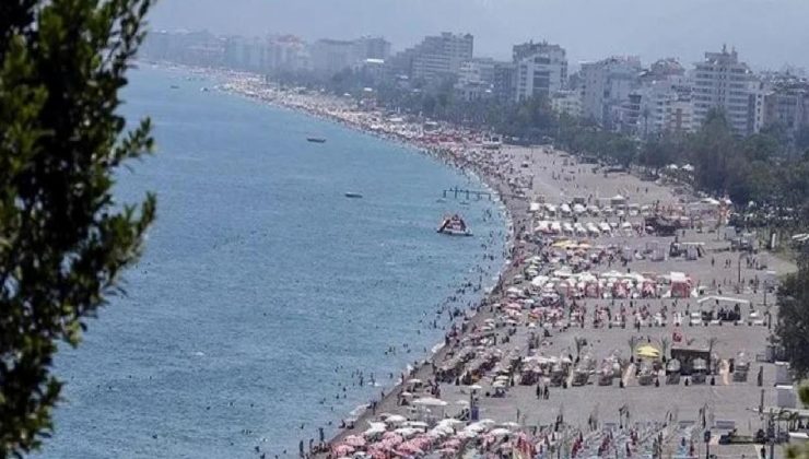 Turizmde rekor kıran Antalya’da dönem uzadı