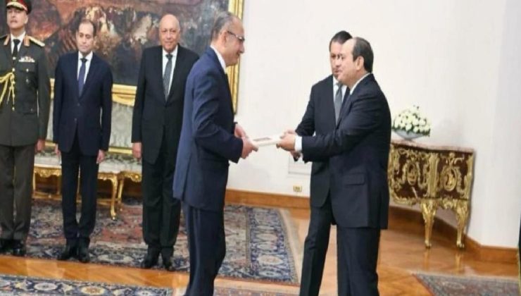 10 yıl sonra birinci: Büyükelçi Şen, Sisi’ye inanç mektubu sundu