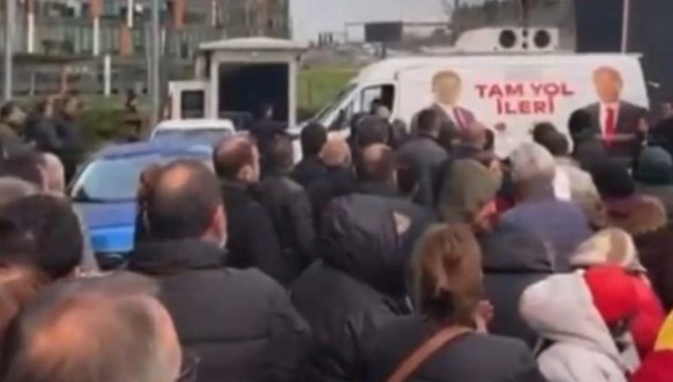 Adaylardan rahatsız olan CHP’lilerden İstanbul vilayet binası önünde protesto
