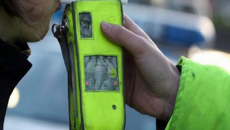 Alkollü şoför polis uygulamasına takılınca motosikletini yaktı