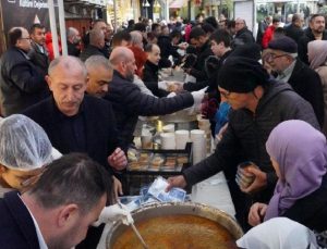 “En makus yemek” listesine reaksiyon olarak karalahana çorbası dağıttılar