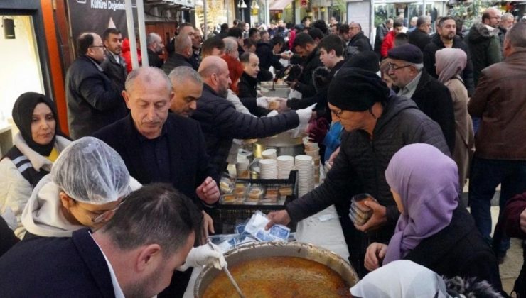 “En makus yemek” listesine reaksiyon olarak karalahana çorbası dağıttılar
