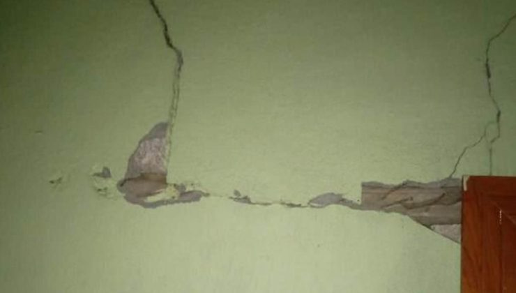 Hakkari’de sarsıntılar sonrası 28 mesken ve 1 ahırda çatlaklar tespit edildi