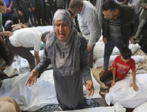 İsrail askerleri, Filistinlileri mezarlarından çıkarıp buldozerlerle ezmiş
