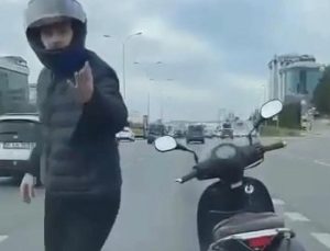 İstanbul’da motosikletli magandalar bebekli ailenin aracına saldırdı
