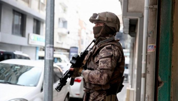 Kahramanmaraş’ta arabada 38 sikke ve 12 nesne ele geçirildi