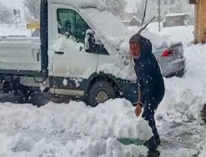 Kar kalınlığı 35 santimetreye ulaştı! 96 köy yolu kapalı
