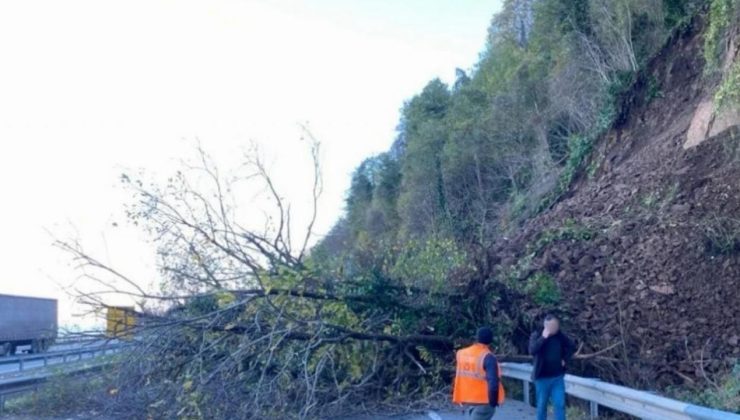 Karadeniz Kıyı Yolu’nda heyelan
