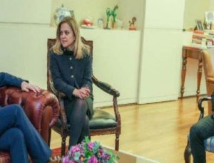Özgür Özel’in Fransız Büyükelçi karşısında duruşu gündem oldu