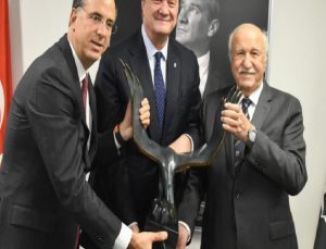 Özyeğin ailesinden Hasan Arat’a duygulandıran ikram