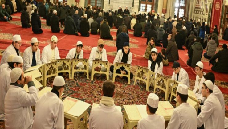 Şehitler için sabah namazında tüm mescitlerde dua edildi
