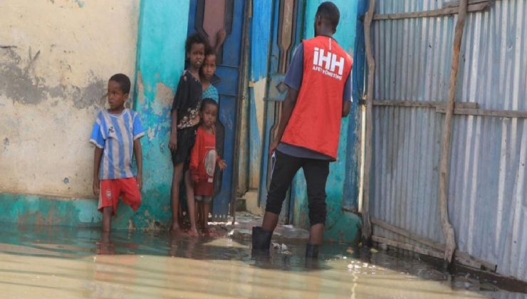 Selden etkilenen Somali’ye Türkiye’den takviye