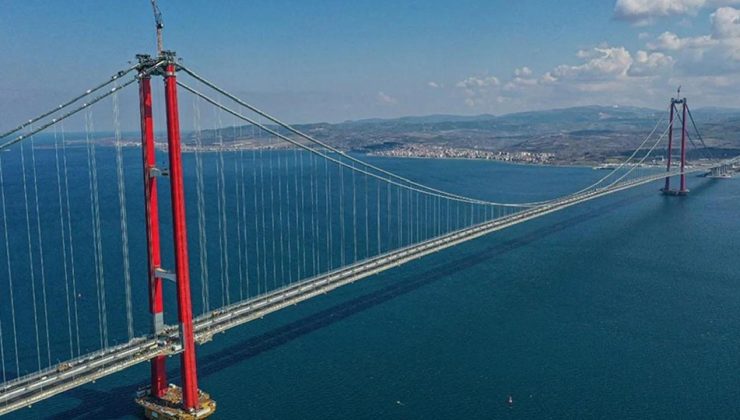 “Yılın projesi” seçilen 1915 Çanakkale Köprüsü’nün yetkilileri mükafatı aldı